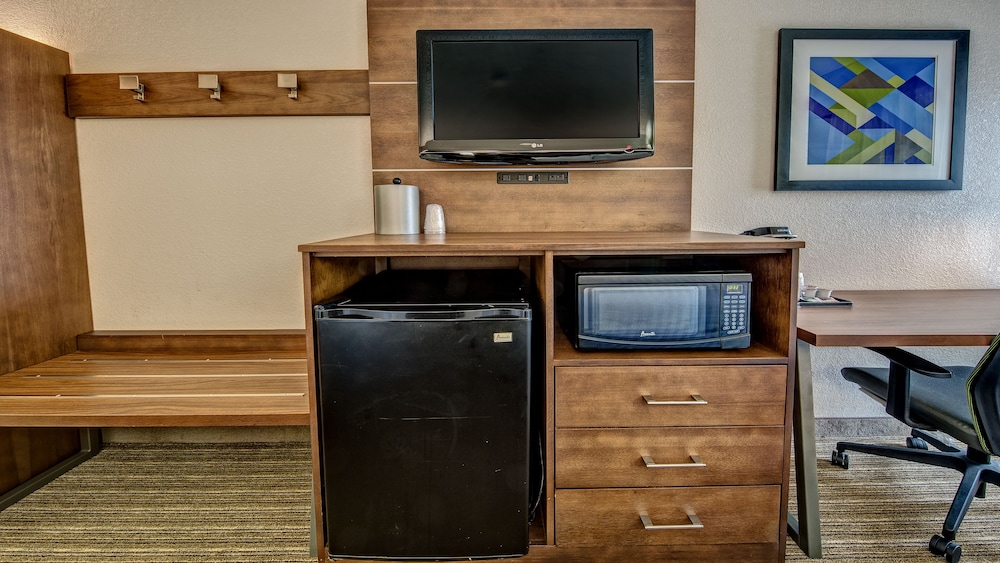 Holiday Inn Express Memphis Medical Center Midtown 53/61