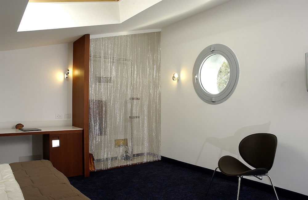 Black Hotel Rome 44/60