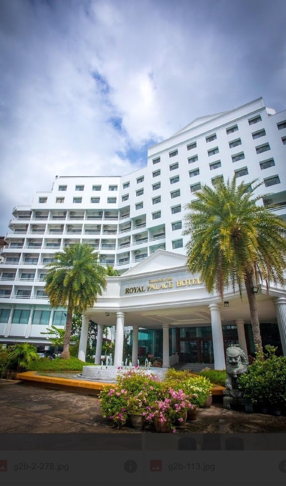 Royal Palace Hotel 6/66