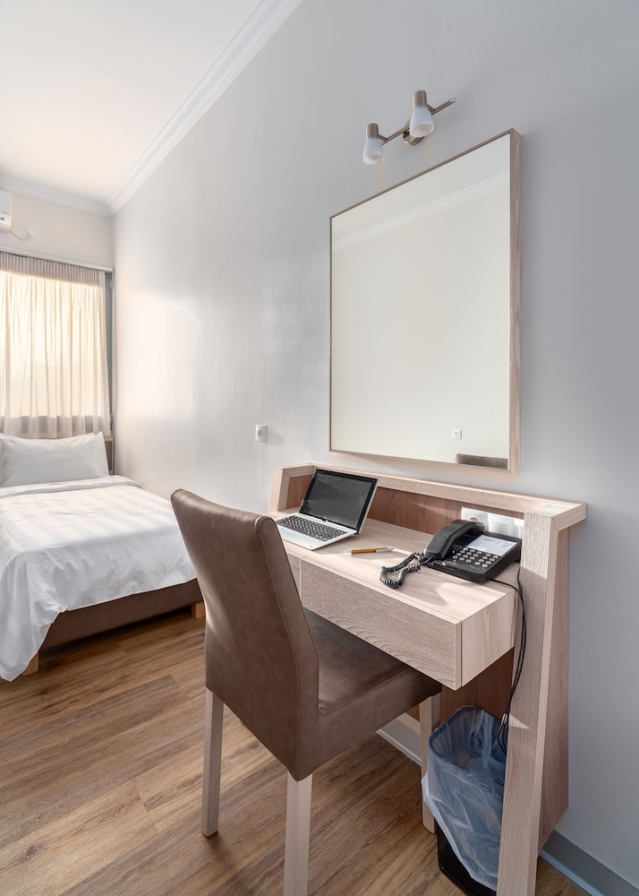 Attalos Hotel 39/48