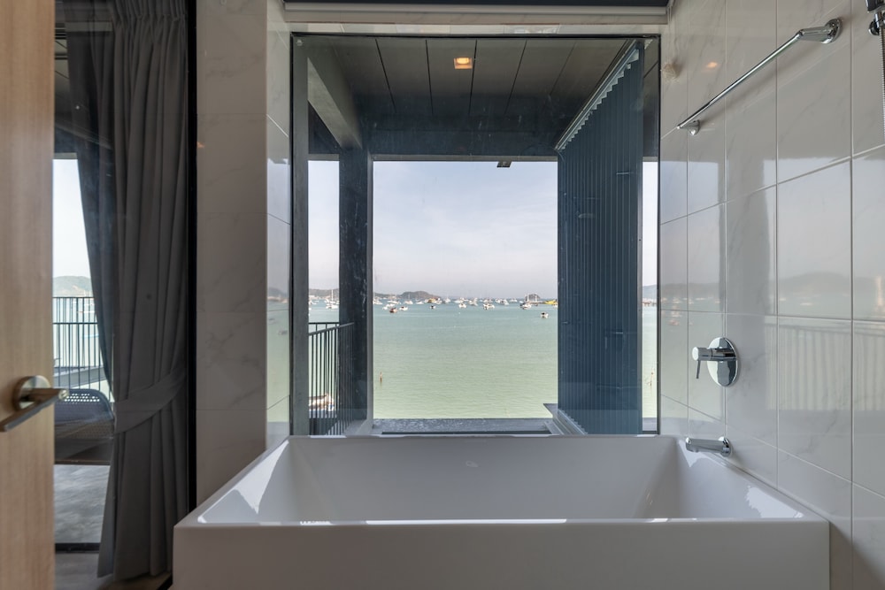 Arch39 Phuket Beach Front 35/36