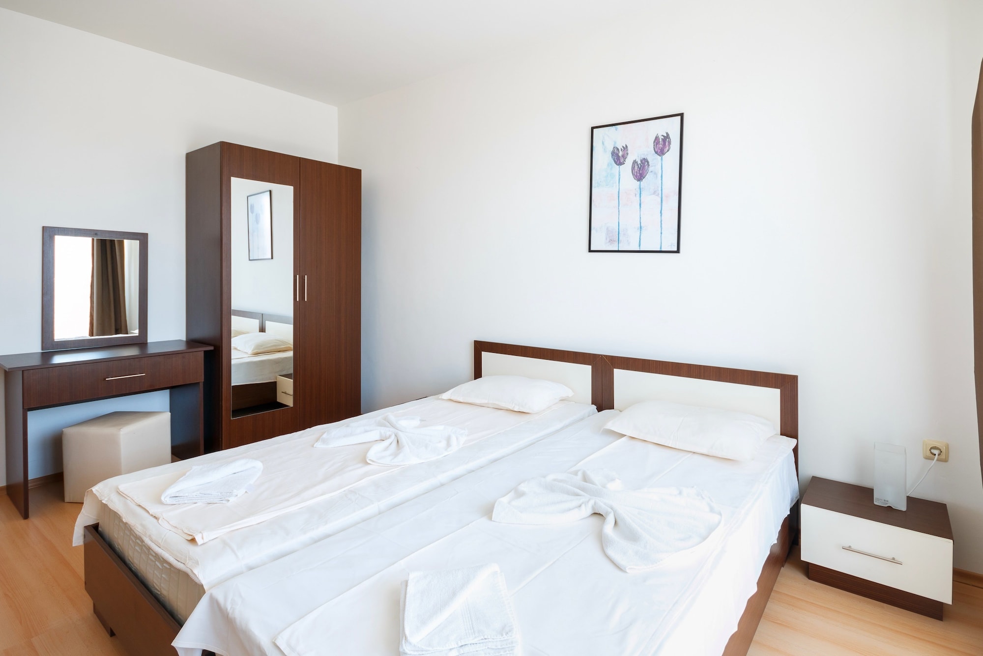 2 BEDROOMS, SUPERIOR, APARTMENT, KITCHEN, GARDEN AREA