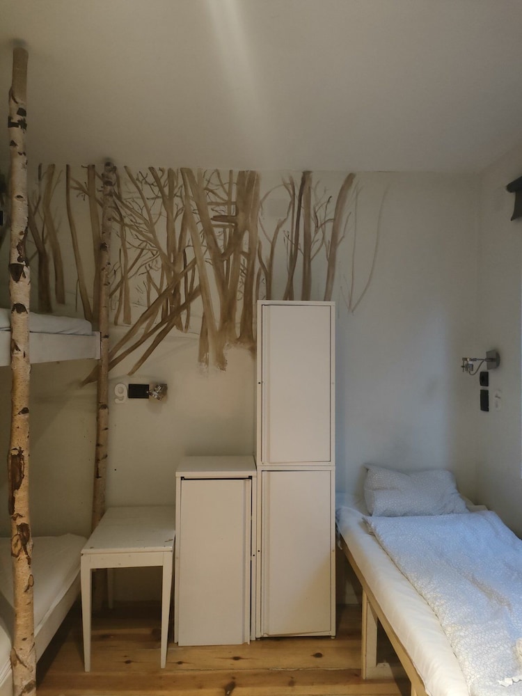 Arkabarka Floating Hostel And Apartments 2/83