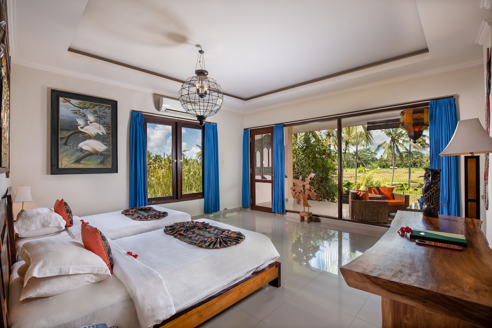 GREEN FIELD HOTEL AND BUNGALOW 7/50