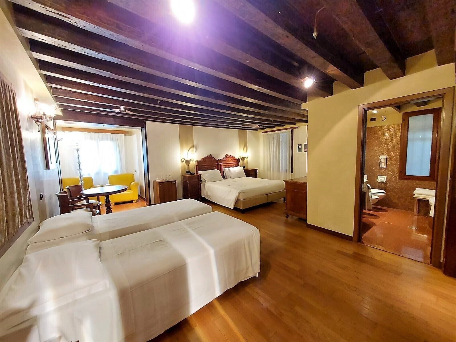 ROOM, QUADRUPLE