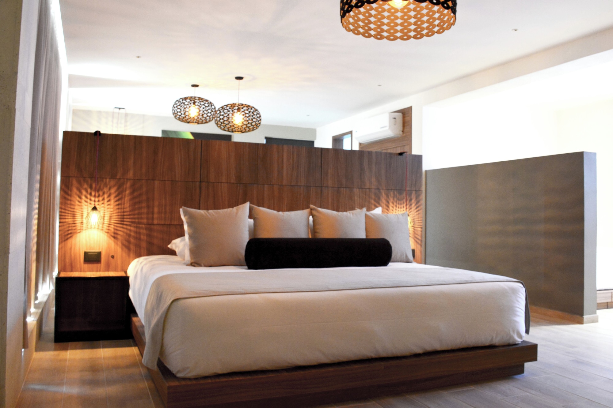 JUNIOR, 1 KING AND 1 SINGLE BEDS