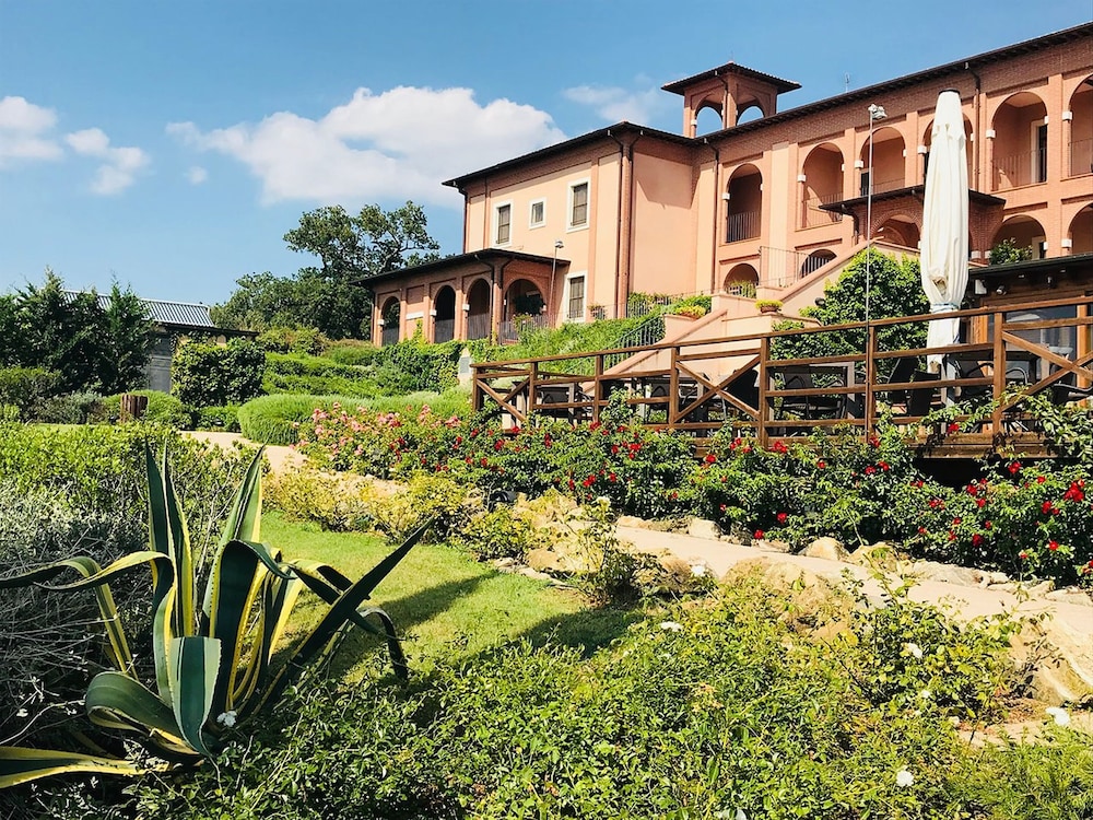 Saturnia Tuscany Hotel 66/70