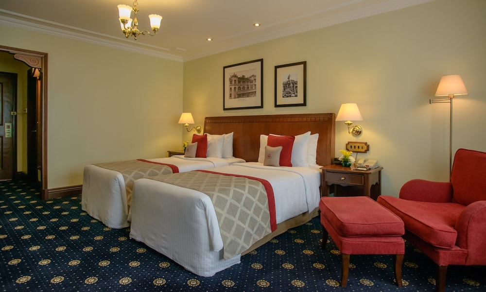 Stanley, Club, Twin Beds