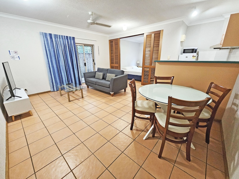 Royal Palm Villas Cairns 18/29