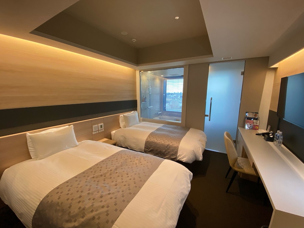 ROOM, TWIN BEDS