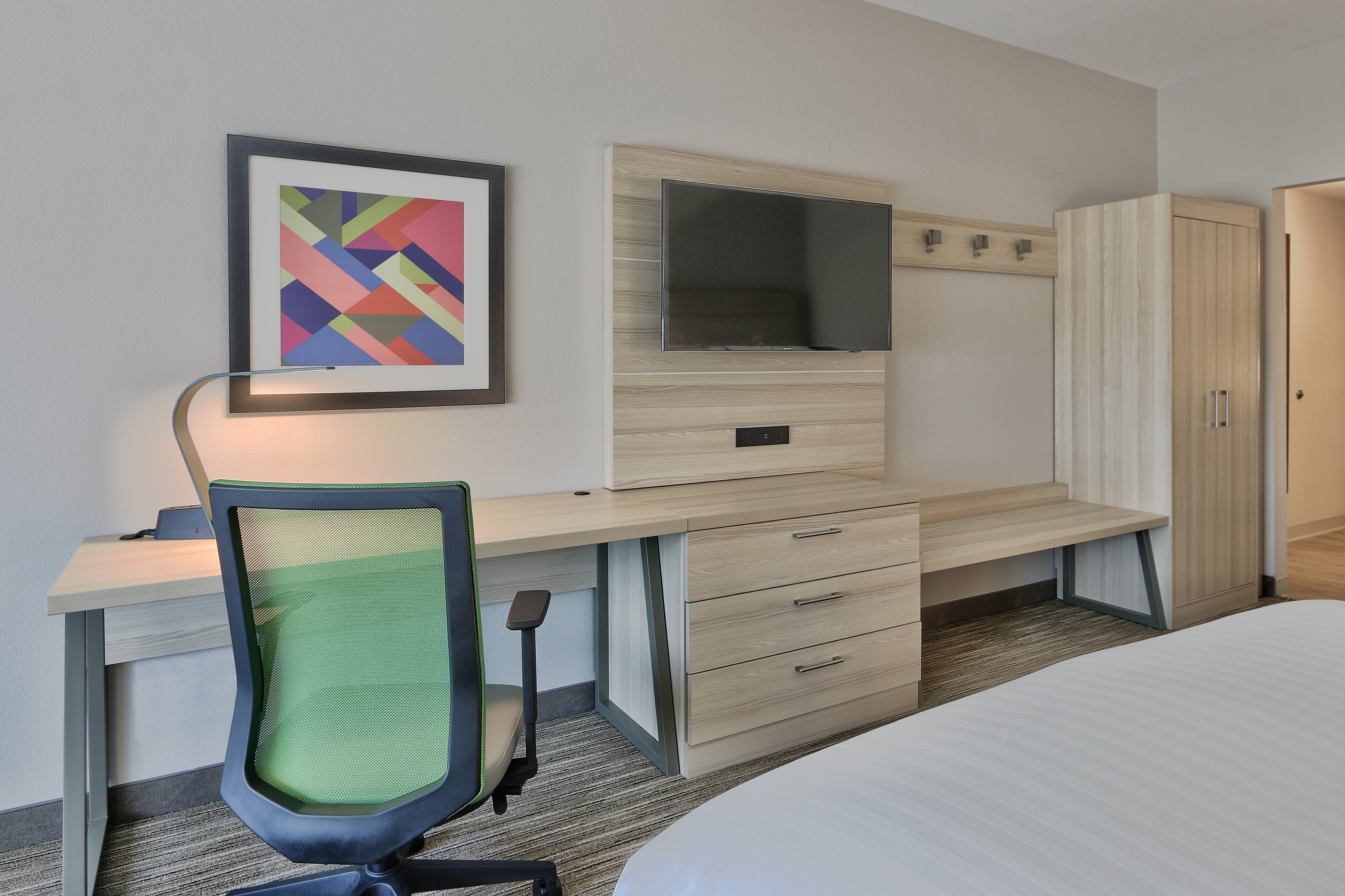 Holiday Inn Express & Suites Roswell 66/68