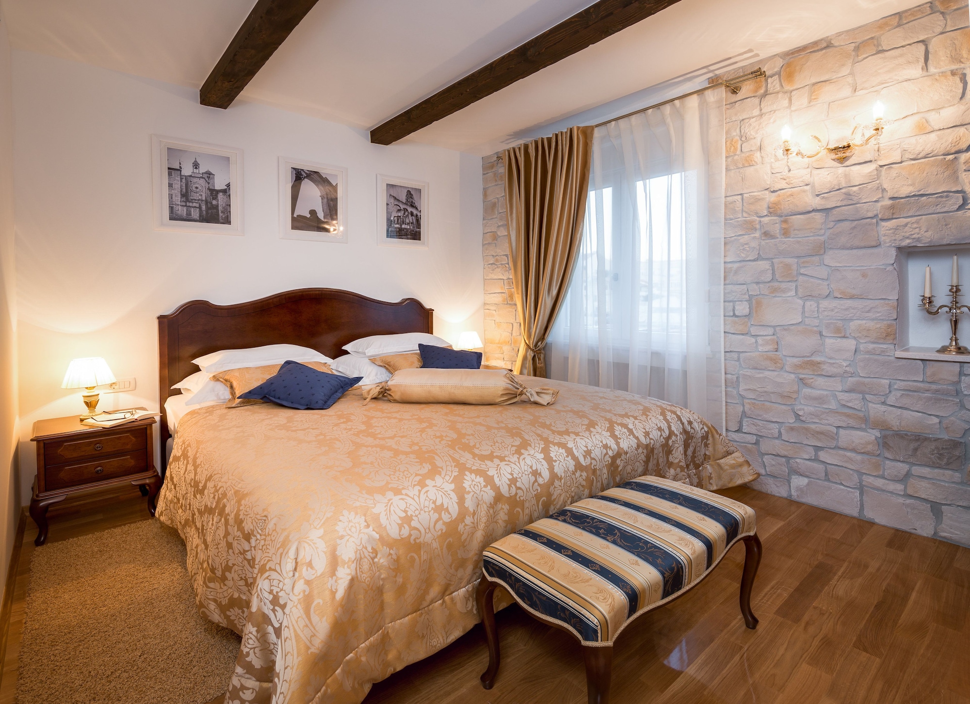 Exclusive, Suite, King Bed, Courtyard View, Balcony