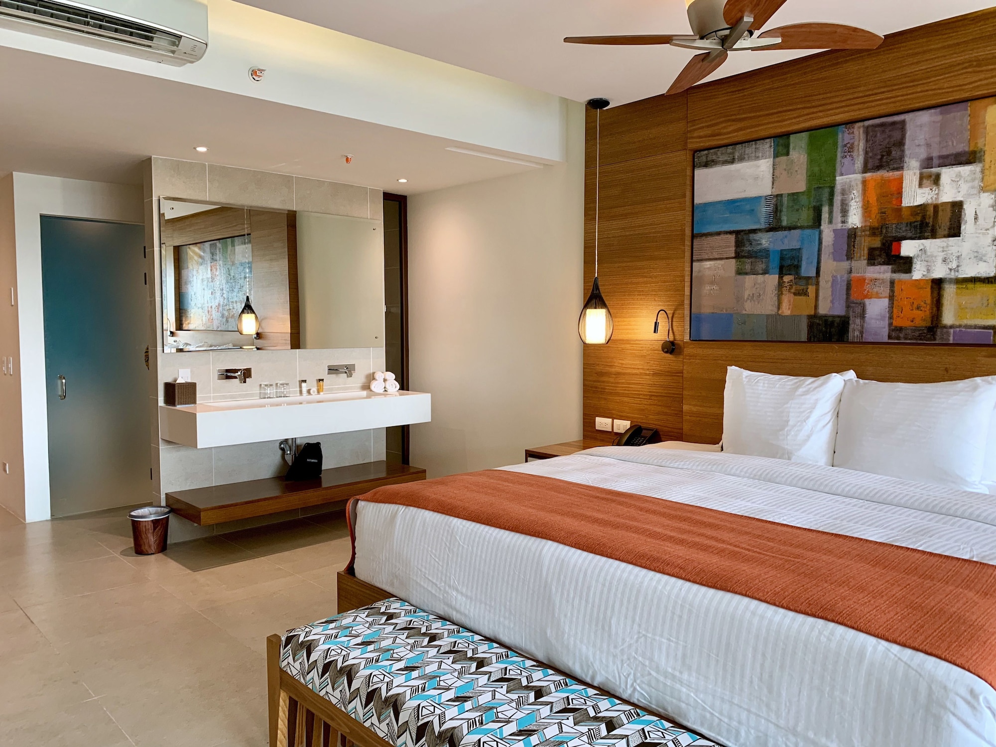 SUITE, KING BED, PLUNGE POOL