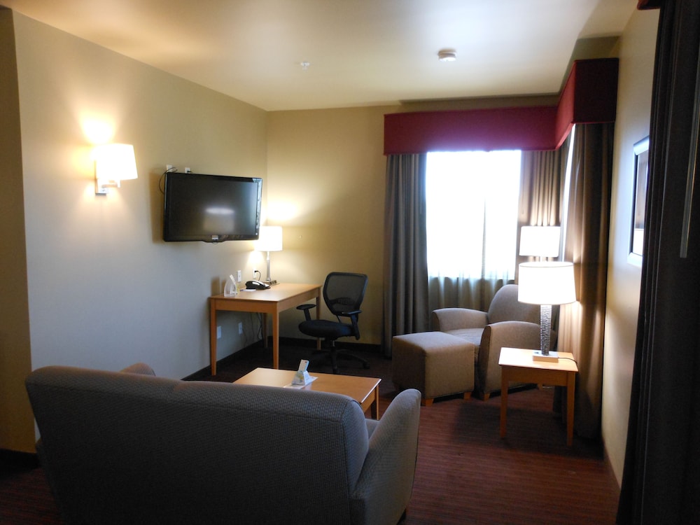 Best Western Golden Prairie Inn & Suites 20/38