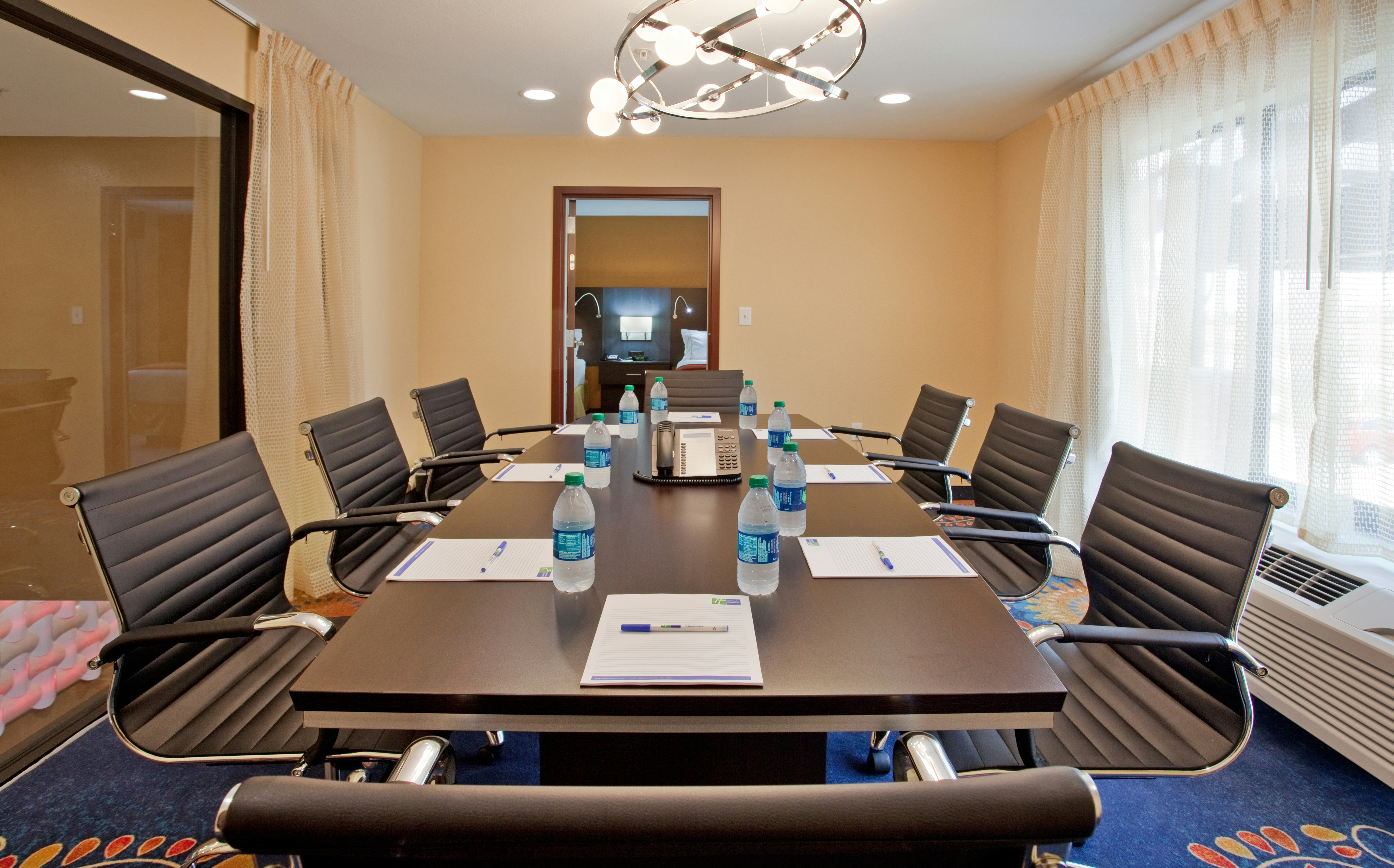 Holiday Inn Express Suites St Louis Airport 48/58