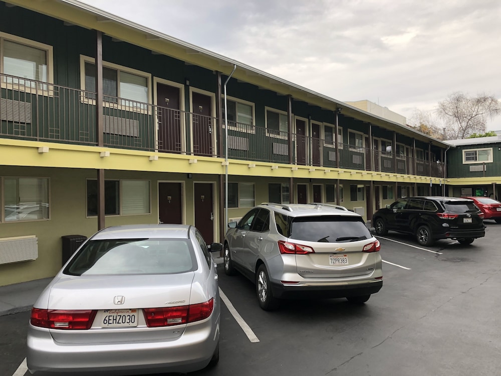 Lombard Plaza Motel 55/64