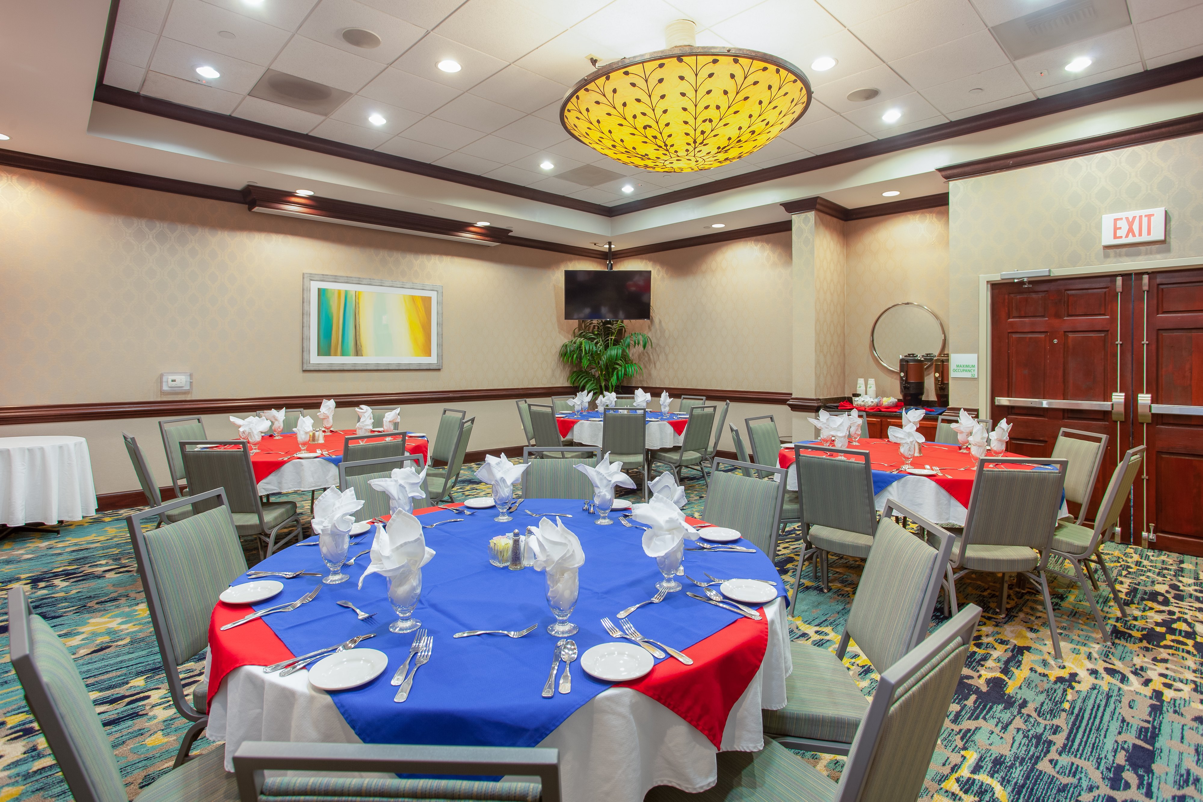 Holiday Inn Hotel Suites Tallahassee Conference Center N 48/62