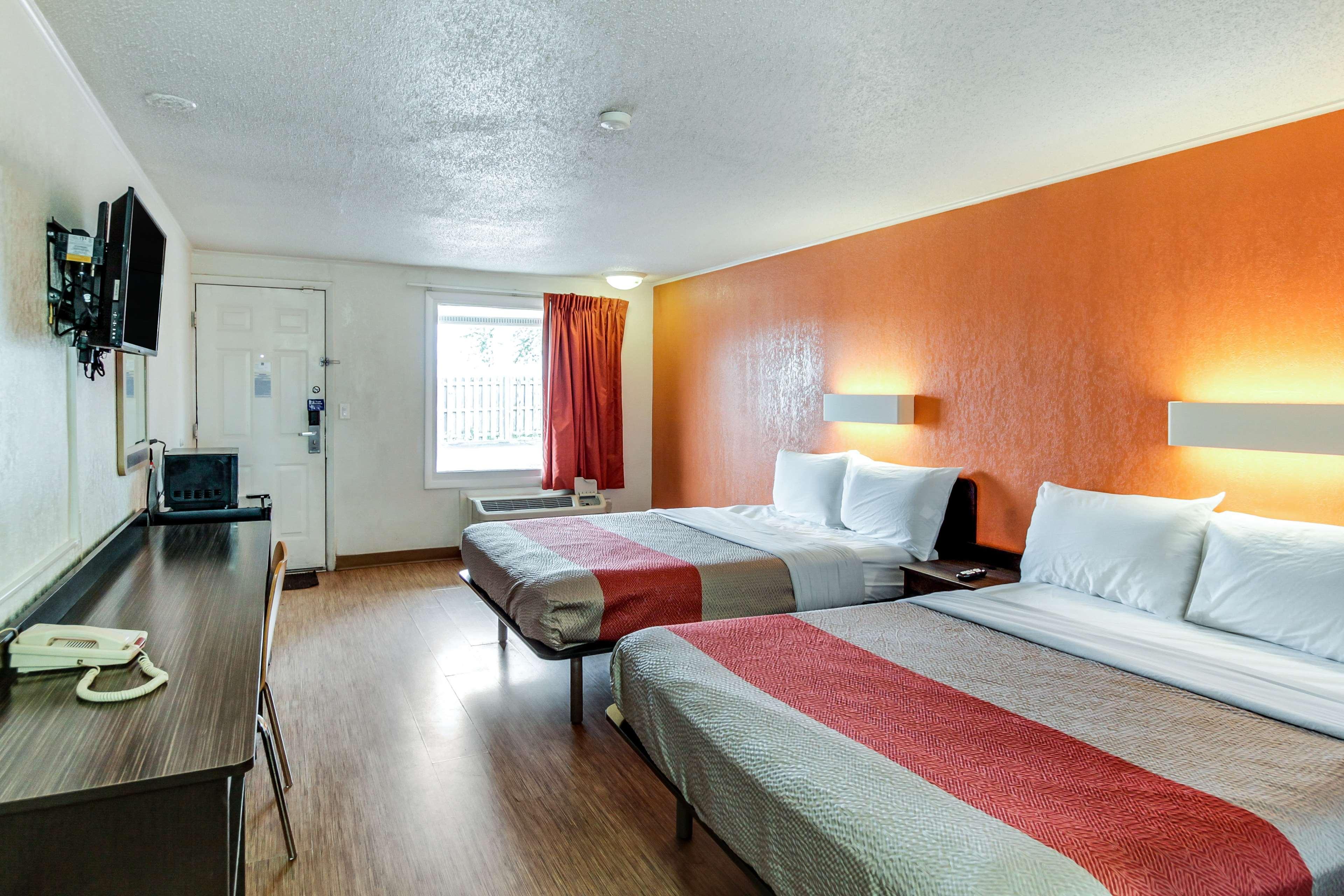 Motel6 Kalamazoo, MI 14/39