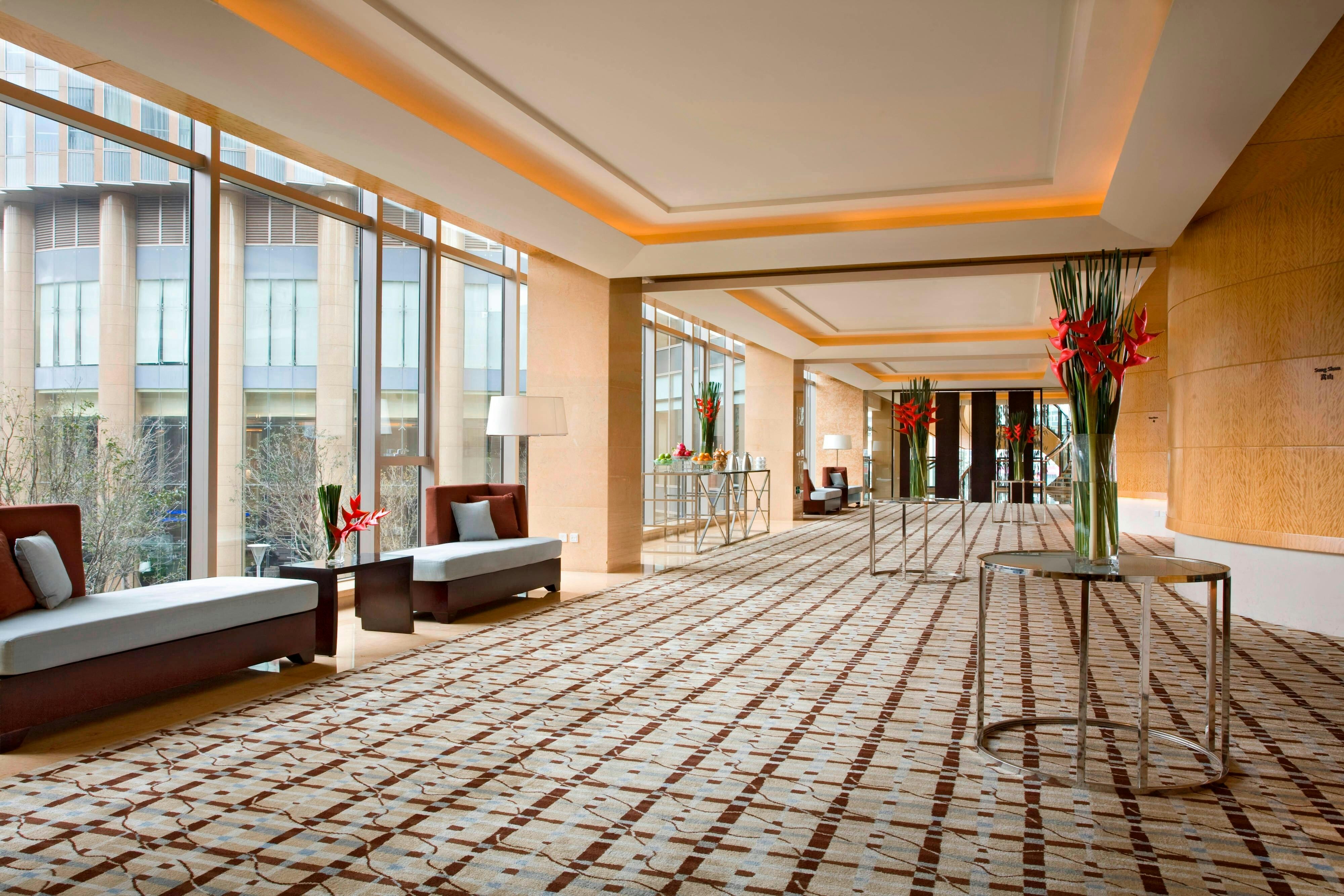 Sheraton Grand Shanghai Pudong Hotel and Residences 8/21
