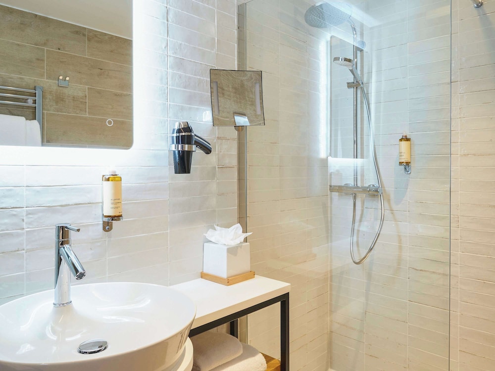 Mercure Avignon Gare TGV 77/78