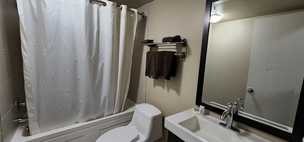 Royal Lodge Motel 23/50