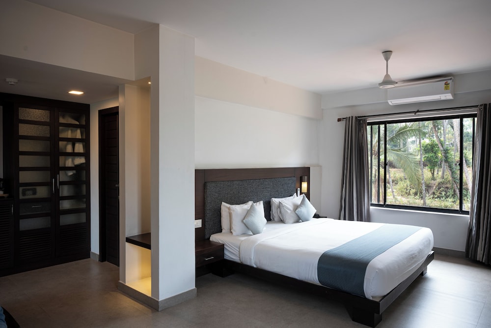 Super, Deluxe, Queen Bed