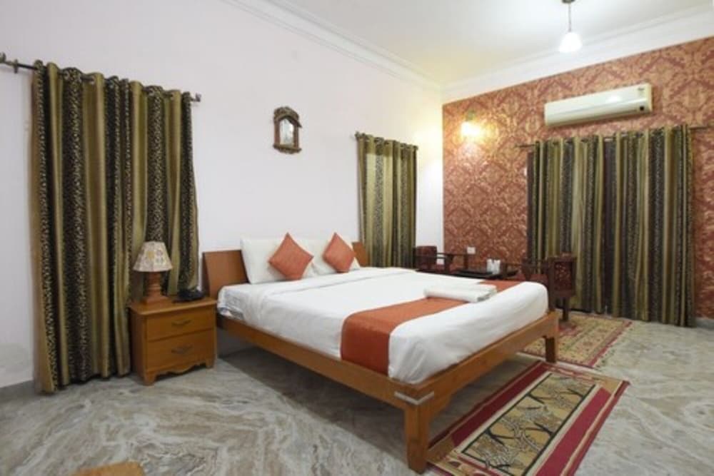 Hotel Satyam Palace 23/56