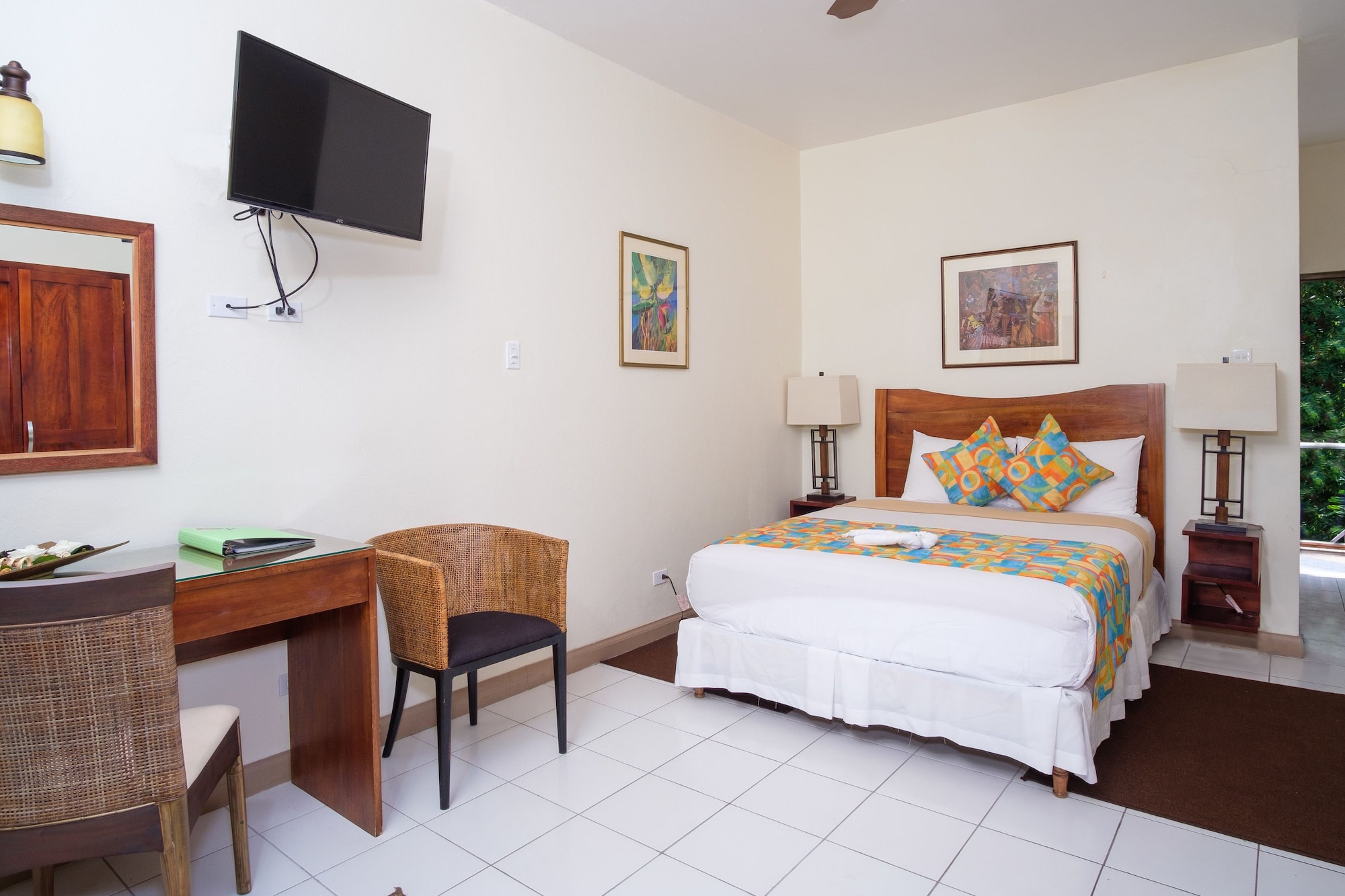 DELUXE, DOUBLE BED