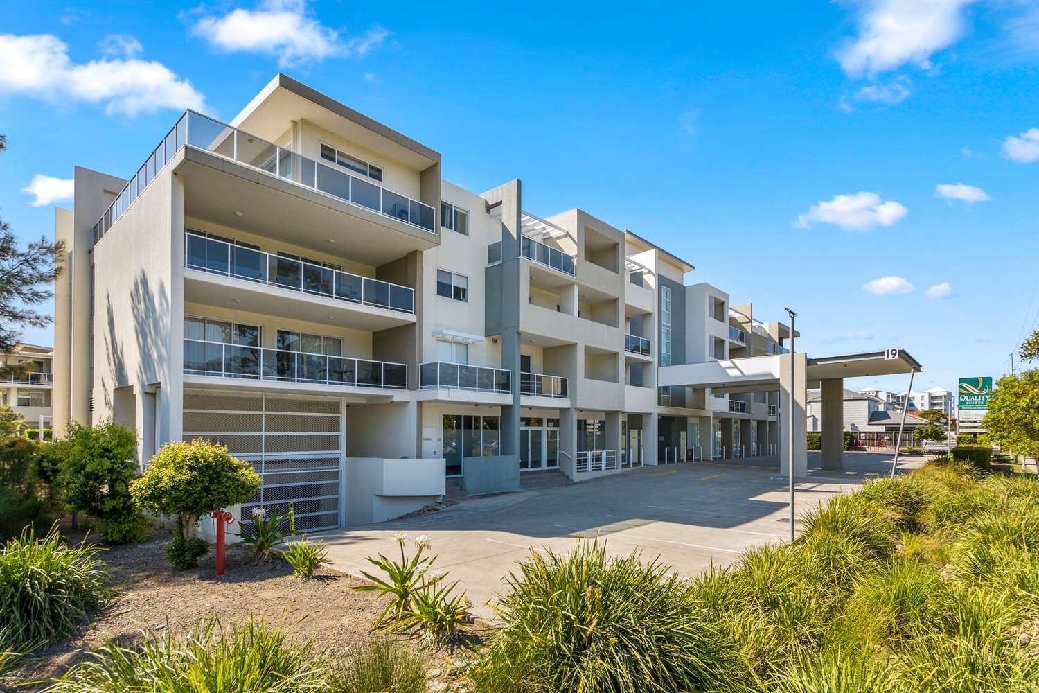 Quality Suites Pioneer Sands 1/8