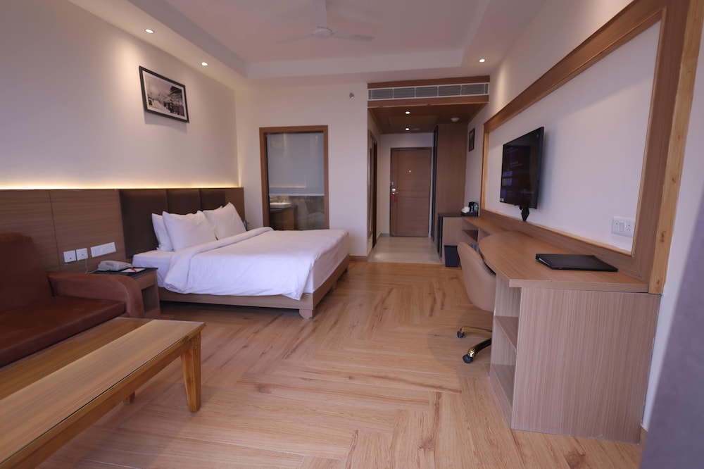 Ramada By Wyndham Mussoorie Mall Road 8/48