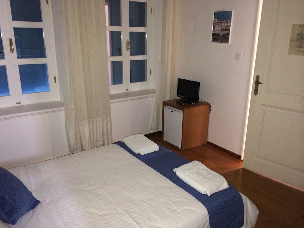 Amphora Hotel 9/50