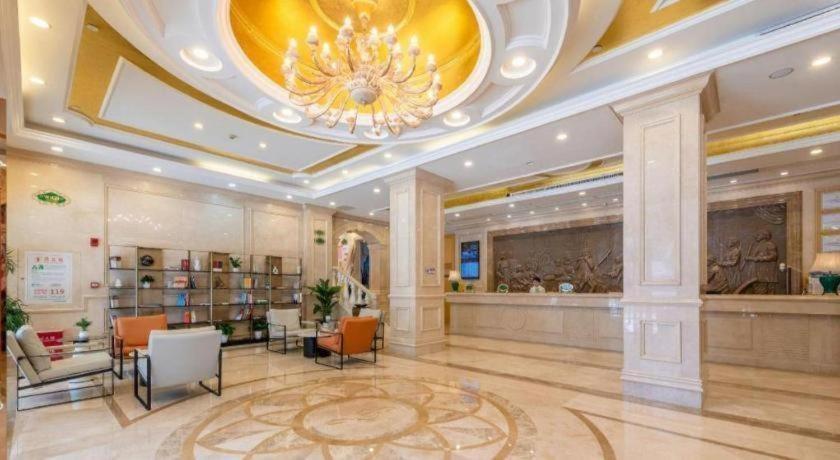 Vienna Hotel(Guangzhou North Railway Station Huaguoshan Subway Station Store) 11/45