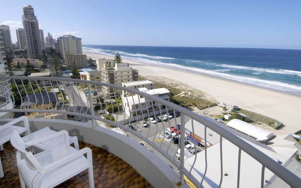 BreakFree Acapulco Surfers Paradise 10/63