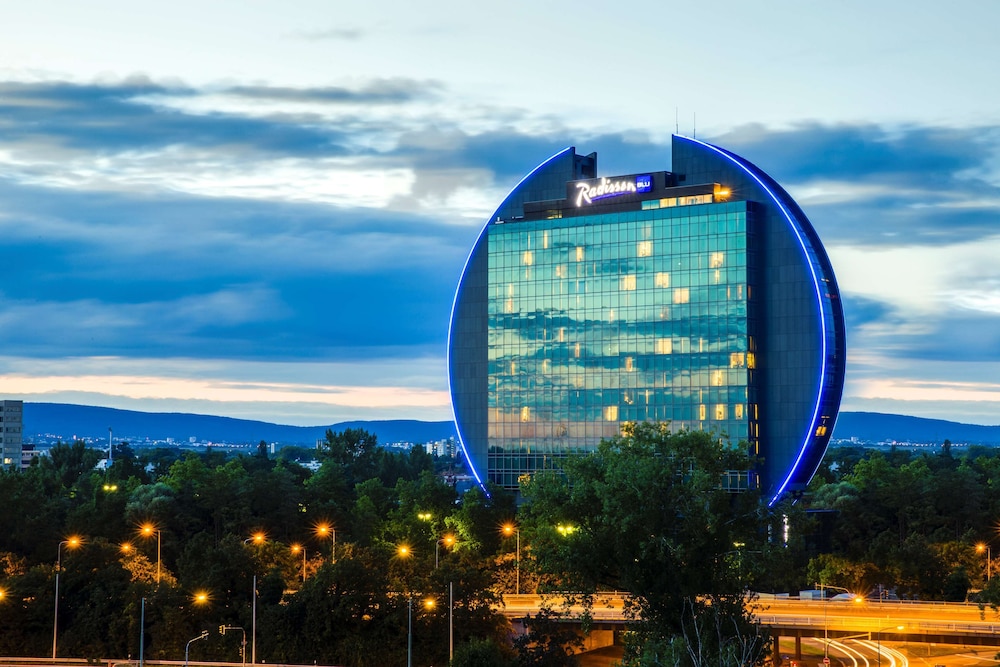 Radisson Blu Hotel, Frankfurt in FRANKFURT