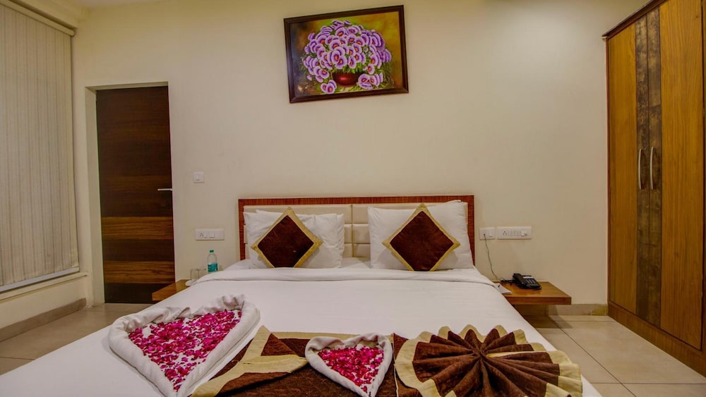Golden Eagle By Keshav Global Hotels 10/40
