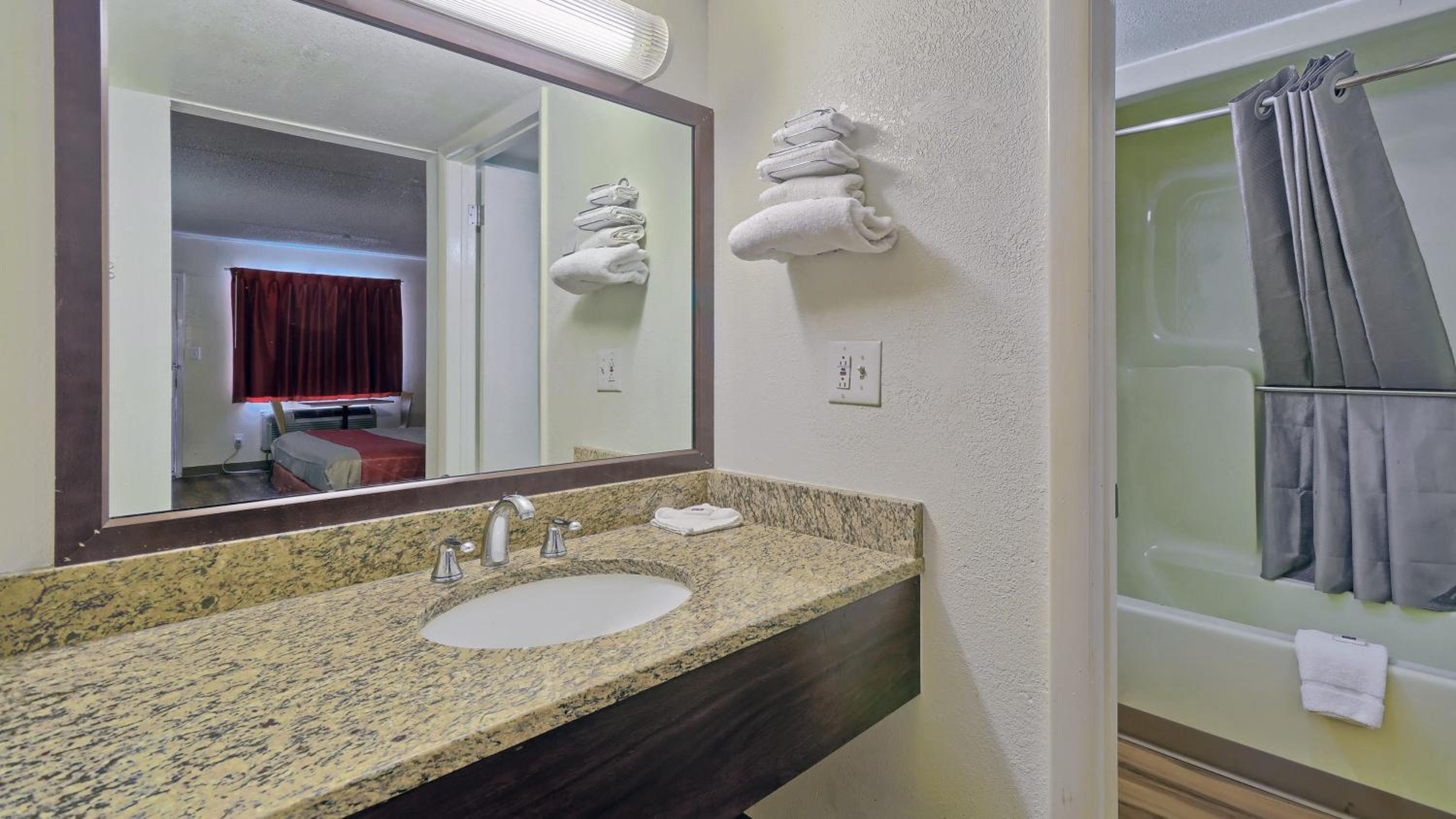 Motel6 Maple Shade Township, NJ - Philadelphia - Mt Laurel 40/42