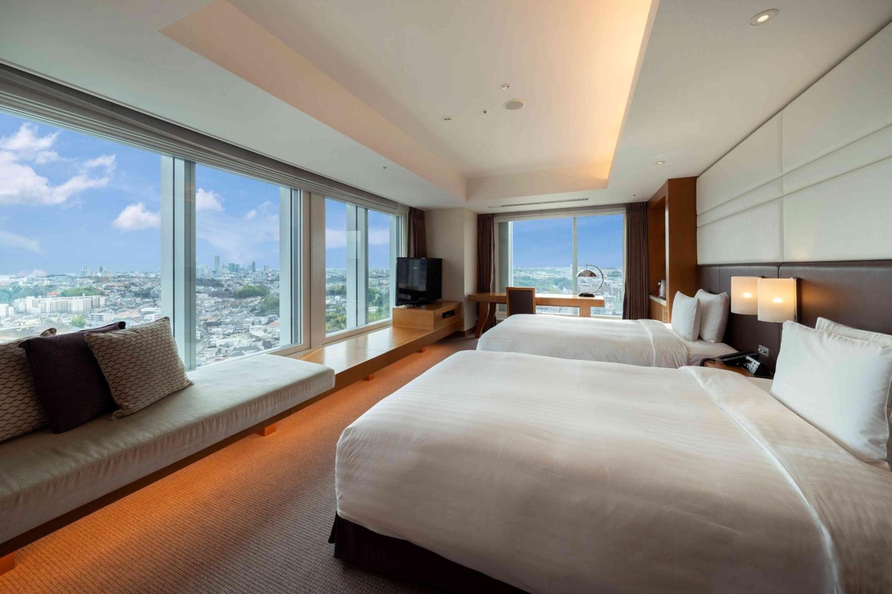 Executive, Twin Beds, Associa Shin Yokohama 2/10
