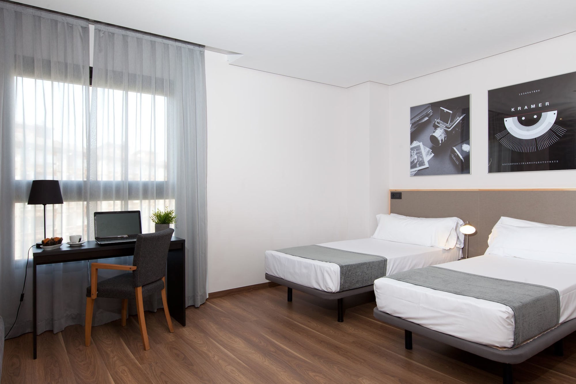 ROOM, DOUBLE OR TWIN BED