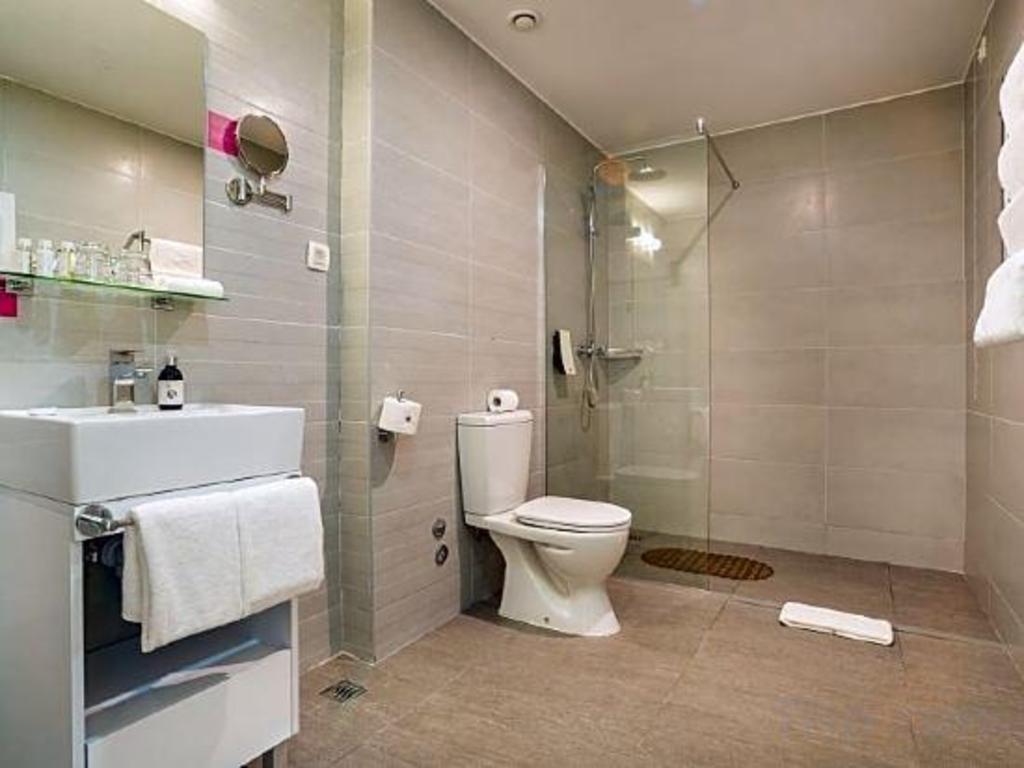 Garden, Junior Suite, Queen Bed, Sofa, Living Area 7/9