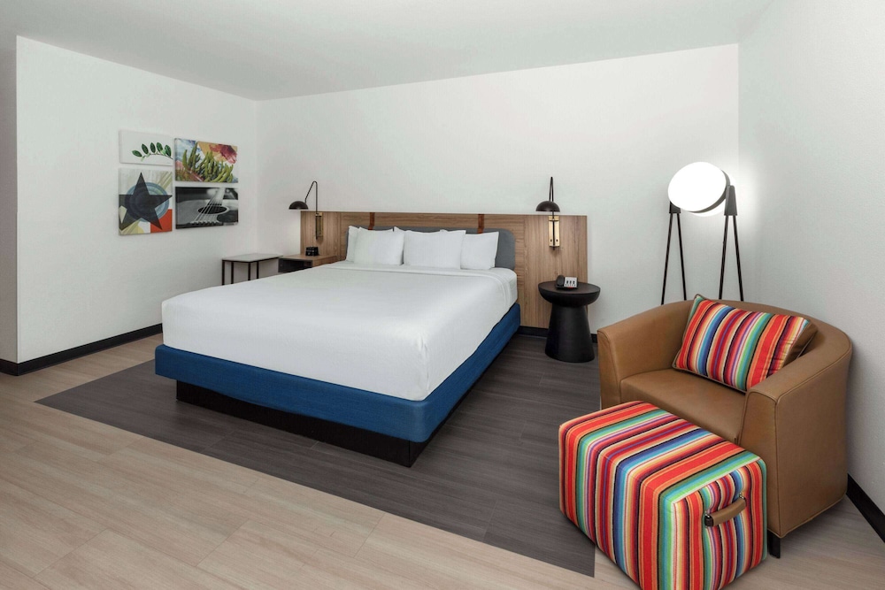 La Quinta Inn & Suites by Wyndham El Paso East Loop-375 7/27