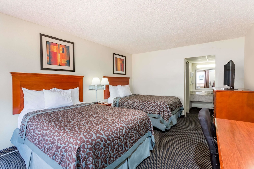 Days Inn By Wyndham Charlottesville/University Area 10/43