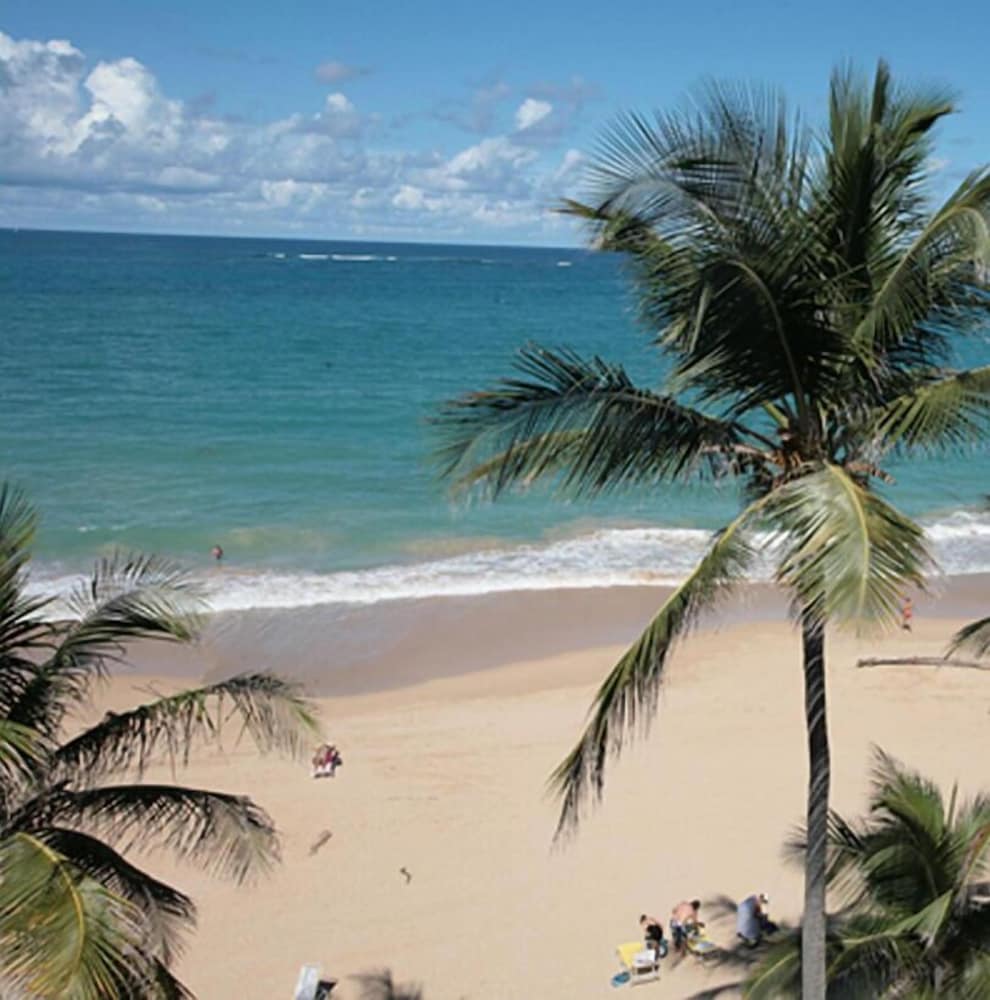 The Tryst Beachfront Hotel 46/50