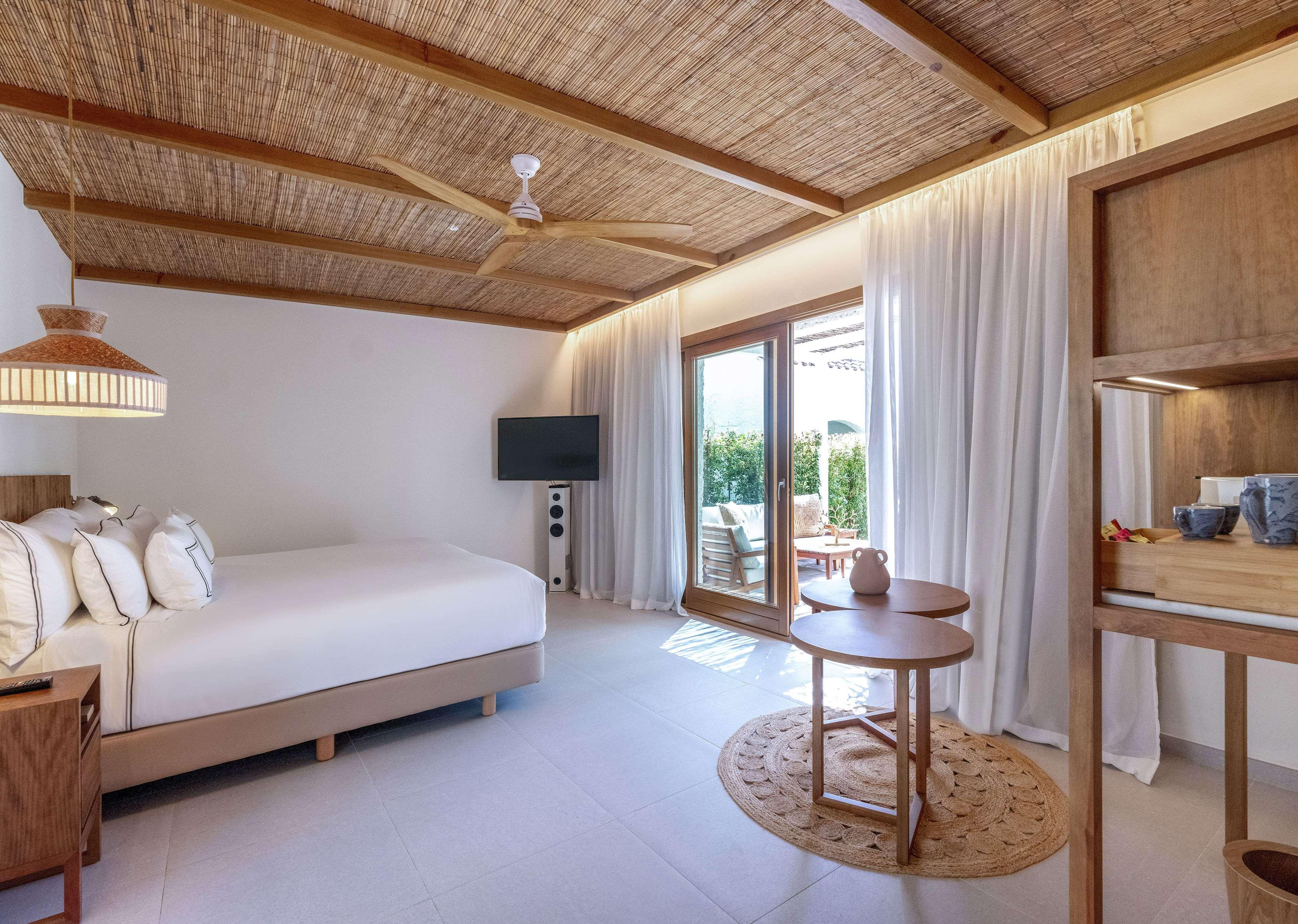 Petite, Villa, at the Level