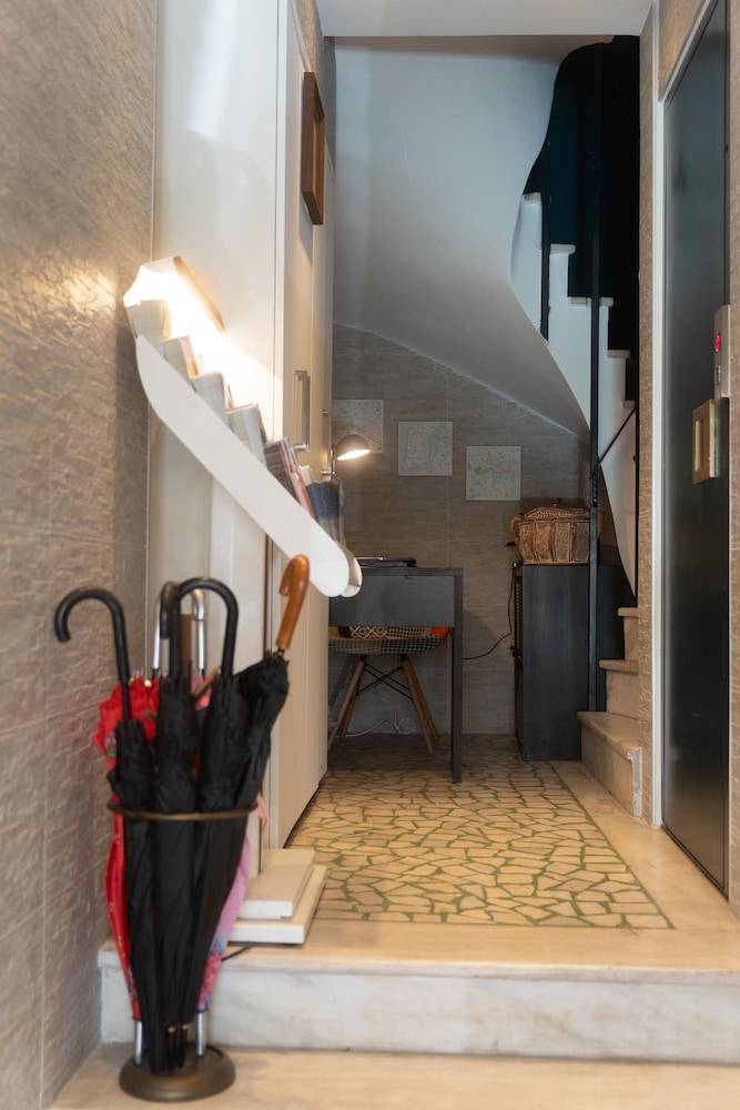 Athens Version Luxury Suites 12/70