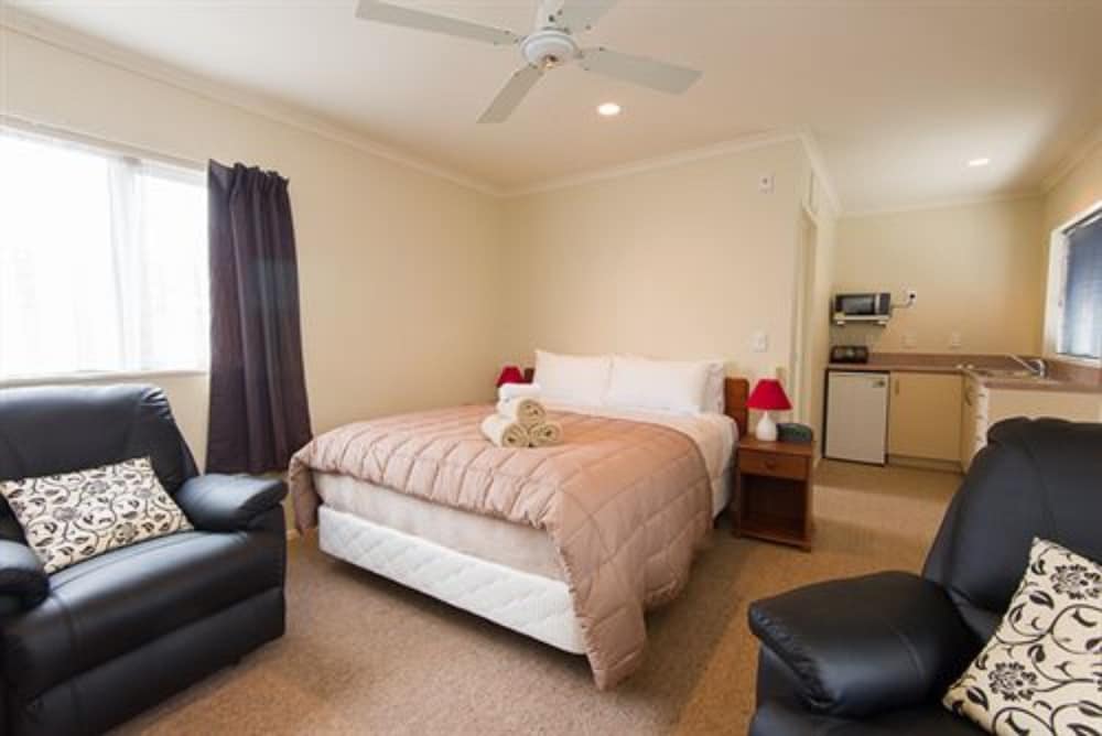 Hamilton Settlers Motor Lodge 16/37