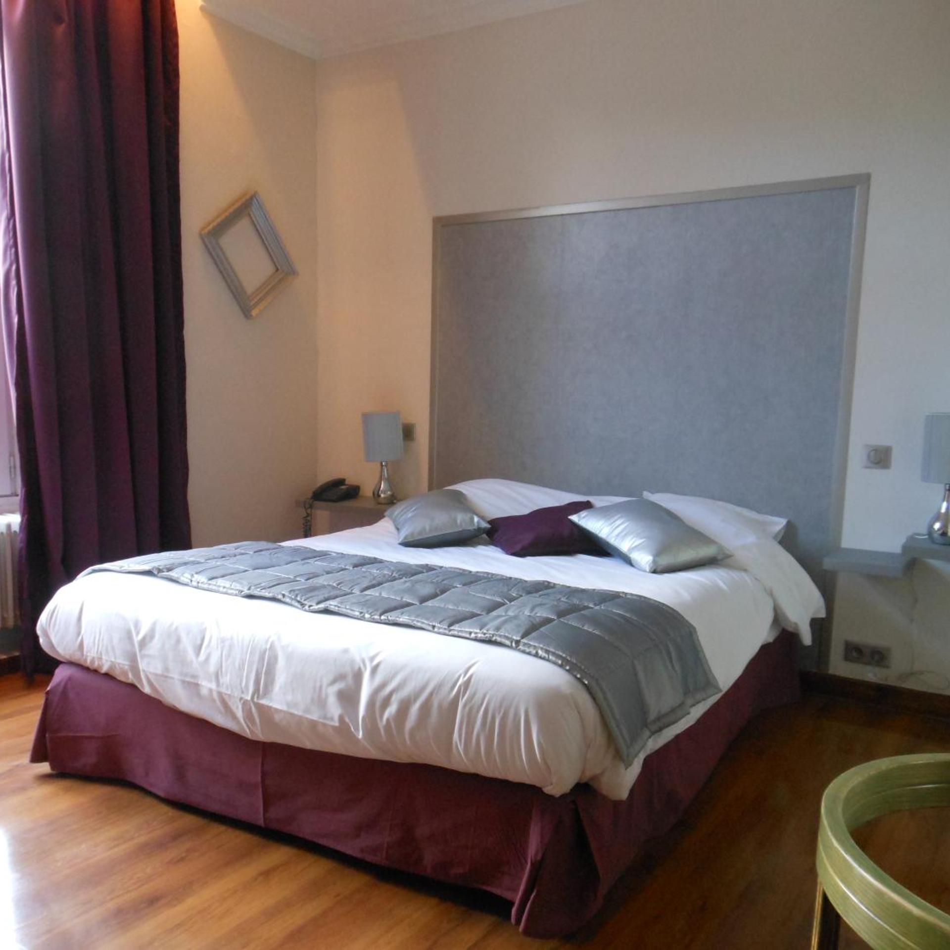 LOGIS HOTEL ECU DE FRANCE 16/45