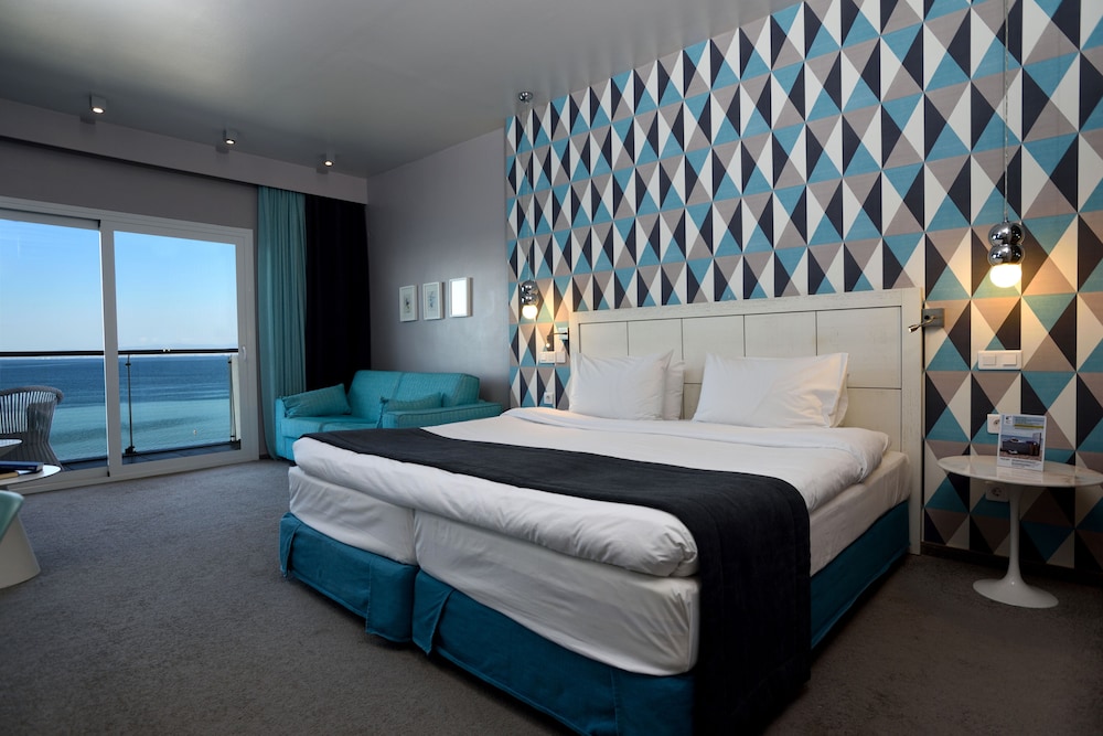 Golden Star City Resort 12/50