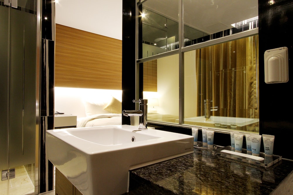 Royal Prime Hotel 35/50