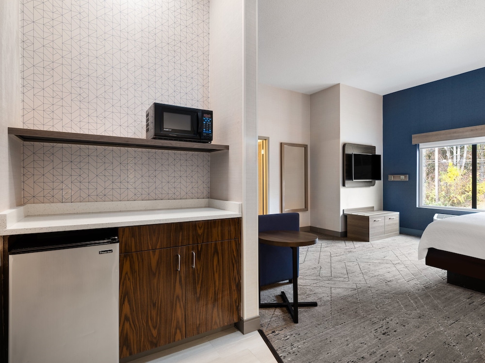 Holiday Inn Express Meadville(I-79 Exit 147a) 11/63