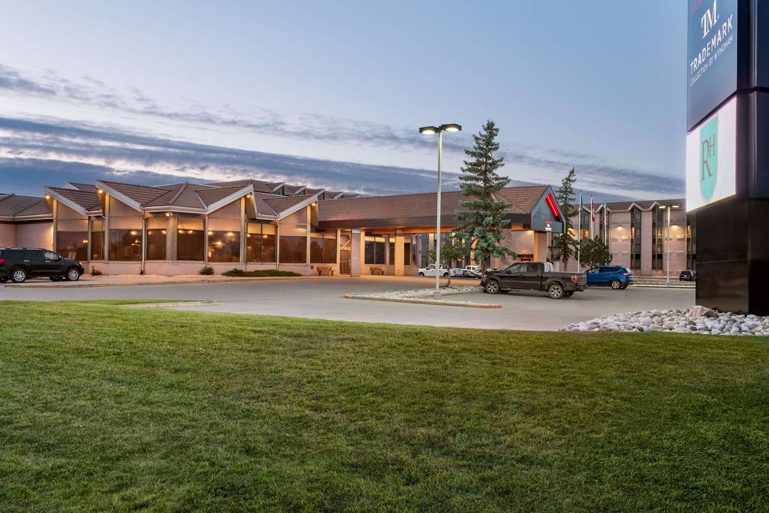 Royal Hotel West Edmonton, Trademark Collection by Wyndham 1/25
